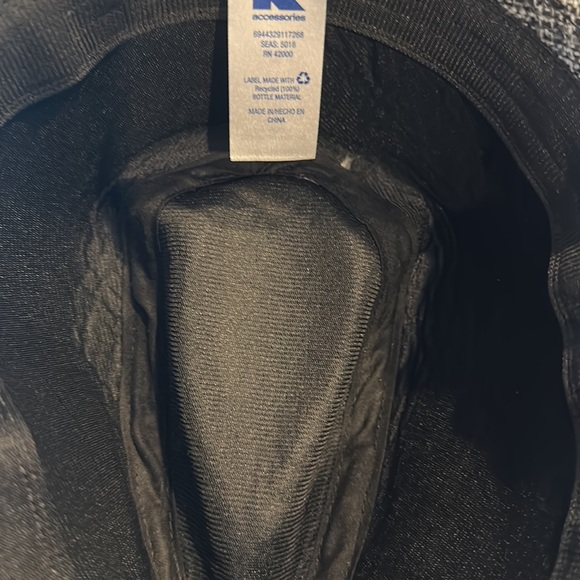 Black and white tweed like fedora style hat with black flower on the side - Picture 5 of 6